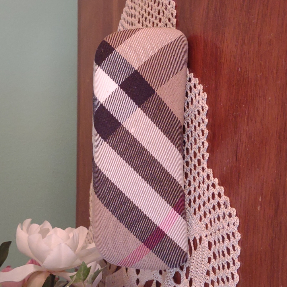 Burberry Nova Check Sunglass Case - Picture 2 of 7